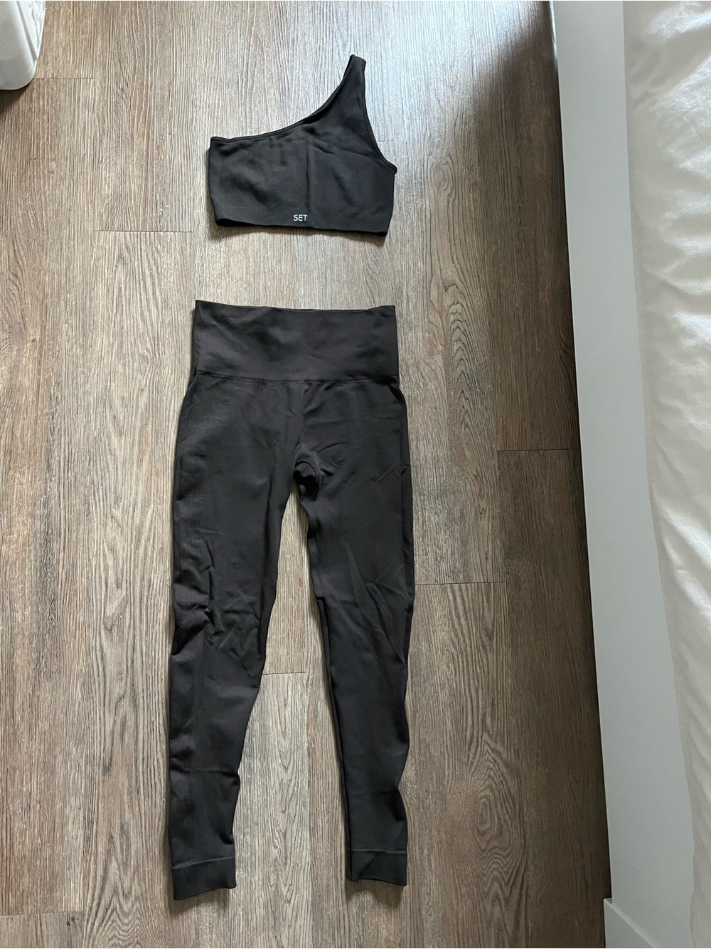 Set Active Espresso One-Shoulder Sports Bra and High-Waist Leggings Set